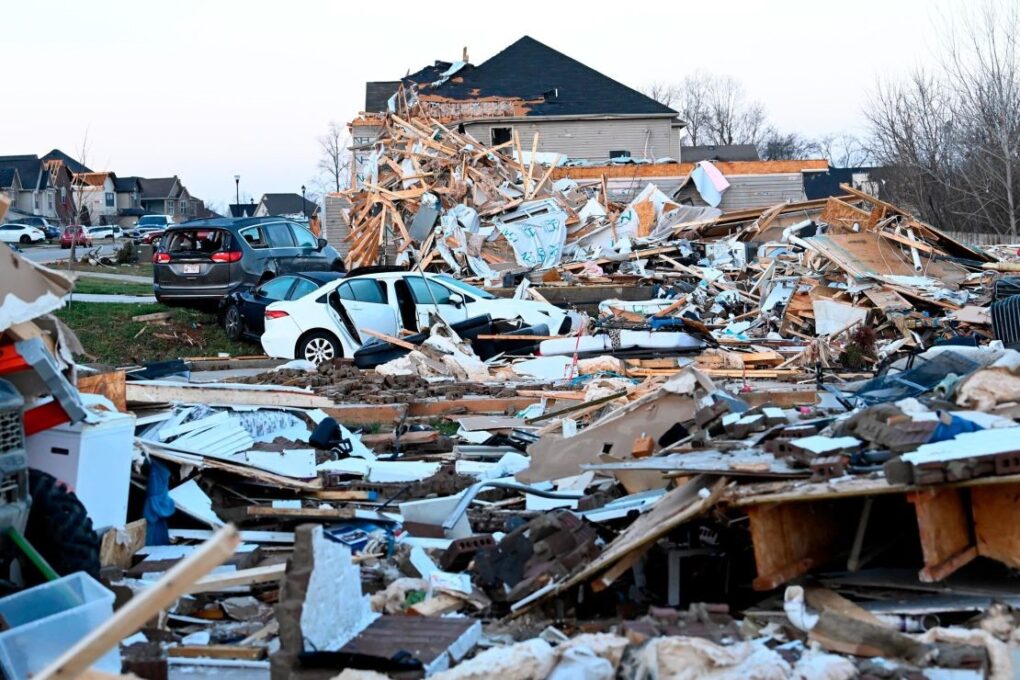 Tennessee tornadoes kill at least 6