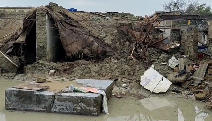 Torrential rains kill 99 in Pakistan