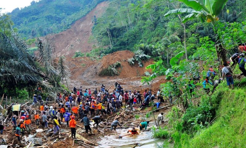 15 killed in Indonesia due to flooding and landslides